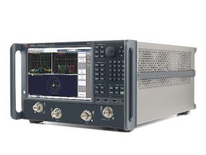 Analyseur de réseau utilisé Agilent N5221B